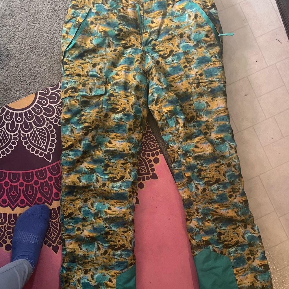 Woman’s snowboarding pants